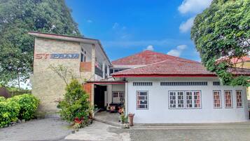 Fachada da propriedade