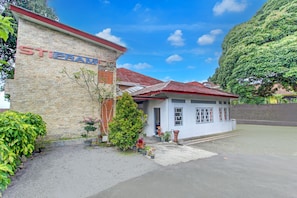 A building with a sign reading "STIPRAM" and a covered entrance. - Hotel O Kaliurang Near Gunung Merapi Kaliurang (Pakem)