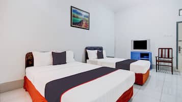 Family Suite | 1 bedroom, laptop workspace, bed sheets