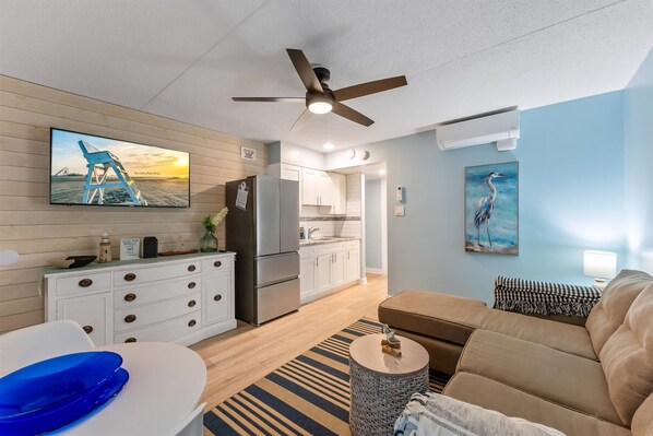 Living area - 301 Ocean Ave, Unit 107 - The Harbor Light (North Wildwood)