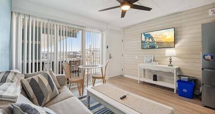 Sandy Shores: 1BR Condo w/ Heated Pools & Parking