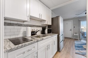 Fridge, coffee/tea maker, blender