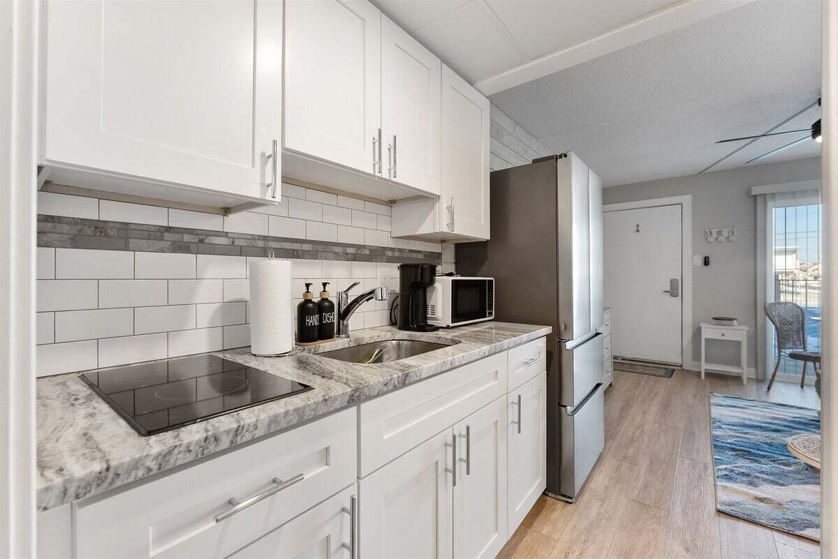 Fridge, microwave, stovetop, coffee/tea maker