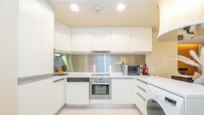 Private kitchen - Holistay luxury homes-Dubai mall Studio (Dubai)