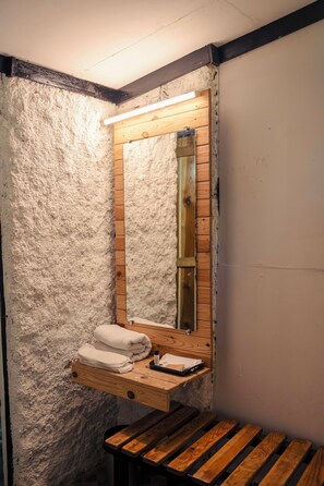Deluxe Suite | Bathroom