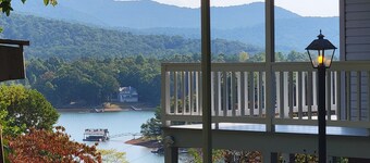 Cozy cottage with stunning lake & mountain views
No lake access 