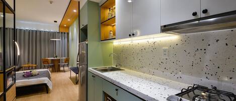 Comfort Apartment, City View | Private kitchen | Fridge, microwave, stovetop, cookware/dishes/utensils