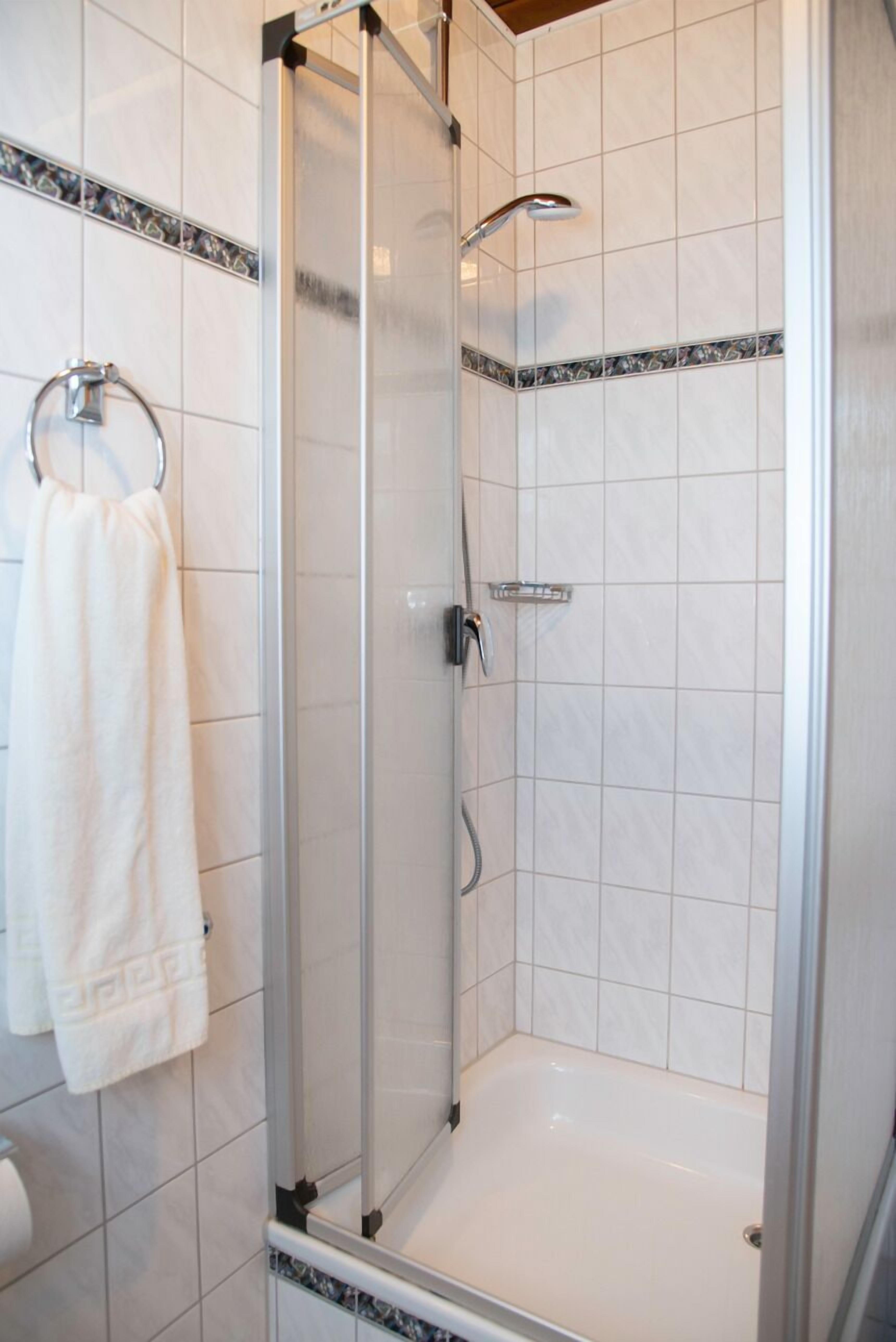 Standard Double Room, Private Bathroom | Bathroom
