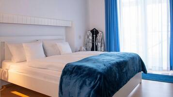 Habitación estándar doble, baño privado | 1 dormitorio, caja fuerte, cunas gratuitas y wifi gratis