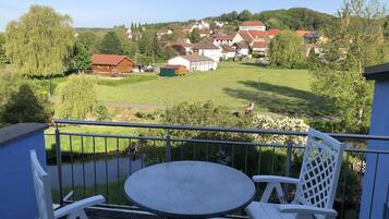 Standard-Doppelzimmer, eigenes Bad | Blick vom Balkon