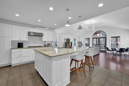 Chamblee Retreat 3BR Home w Spacious Porch