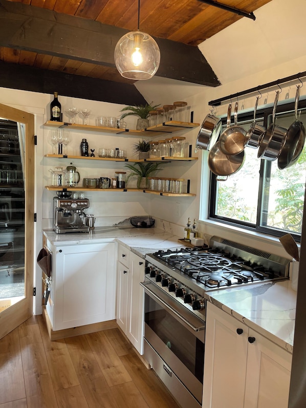 Refrigerador, horno, parrilla de estufa y lavavajillas