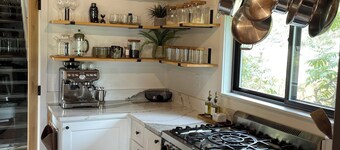 Alpine Haus Cabin • Hot Tub • Views • Close to Schweitzer Village!