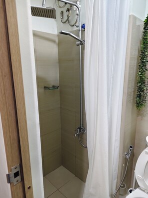 Hair dryer, towels, shampoo, toilet paper - 1-Bedroom Apartment in Lovely  Place Pasay with AC, Free WiFi (Pasay)