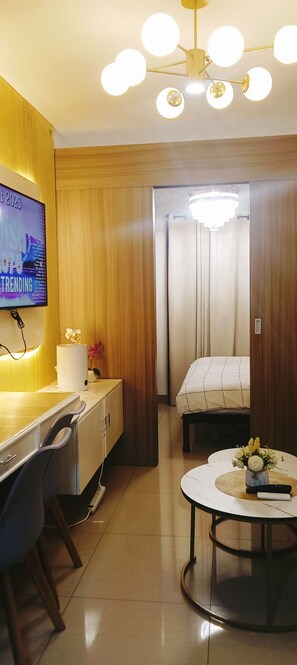 1 bedroom, iron/ironing board, free WiFi, bed sheets - 1-Bedroom Apartment in Lovely Place Pasay with AC, Free WiFi (Pasay)