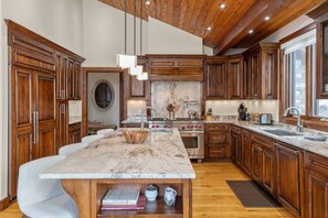 Fridge, microwave, dishwasher, coffee/tea maker