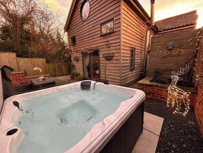 House, 5 Bedrooms, Balcony, Garden View | Exterior