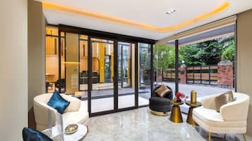 Sala de estar en el lobby