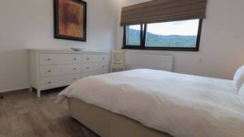 Apartment, 2 Bedrooms, Balcony, Mountain View