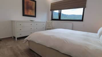 Apartment, 2 Bedrooms, Balcony, Mountain View