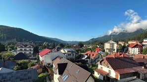 Apartamento, 2 quartos, sacada, vista para a montanha | Fachada