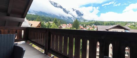 Apartment, 2 Bedrooms, Balcony, Mountain View | Balcony