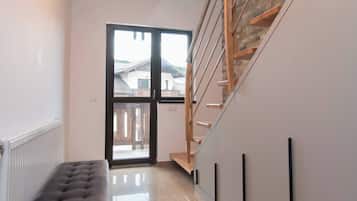 Apartment, 2 Schlafzimmer, Balkon, Bergblick | Wohnbereich