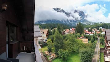Apartment, 2 Bedrooms, Balcony, Mountain View | Exterior