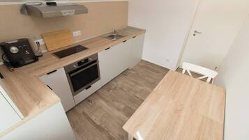Apartment, 2 Bedrooms, Balcony, Mountain View | Private kitchen