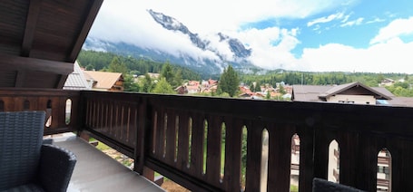 Apartment, 2 Bedrooms, Balcony, Mountain View | Balcony. Mountain Valley View