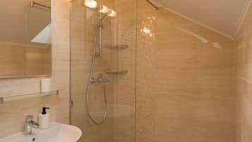 Apartamento, 2 quartos, sacada, vista para a montanha | Banheiro | Papel higiênico
