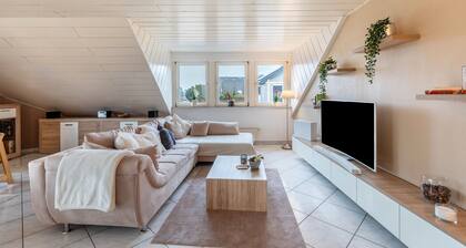 Ferienwohnung 'Am Wald' mit Gemeinschaftsgarten, Balkon und Wi-Fi