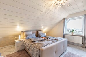 2 bedrooms, iron/ironing board, free WiFi, bed sheets - Holiday Apartment 'Am Wald' with Shared Garden, Balcony and Wi-Fi (Eppenrod)