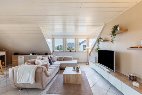 Ferienwohnung 'Am Wald' mit Gemeinschaftsgarten, Balkon und Wi-Fi