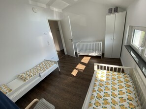 4 bedrooms, free WiFi, bed sheets - Apartment 'Repetal' with Private Terrace, Garden and Wi-Fi (Attendorn)