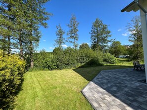 Outdoor dining - Apartment 'Repetal' with Private Terrace, Garden and Wi-Fi (Attendorn)