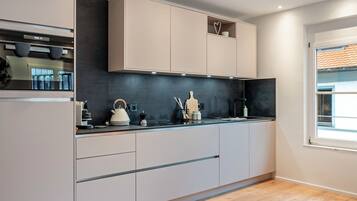 Kühlschrank, Ofen, Herdplatte, Geschirrspüler