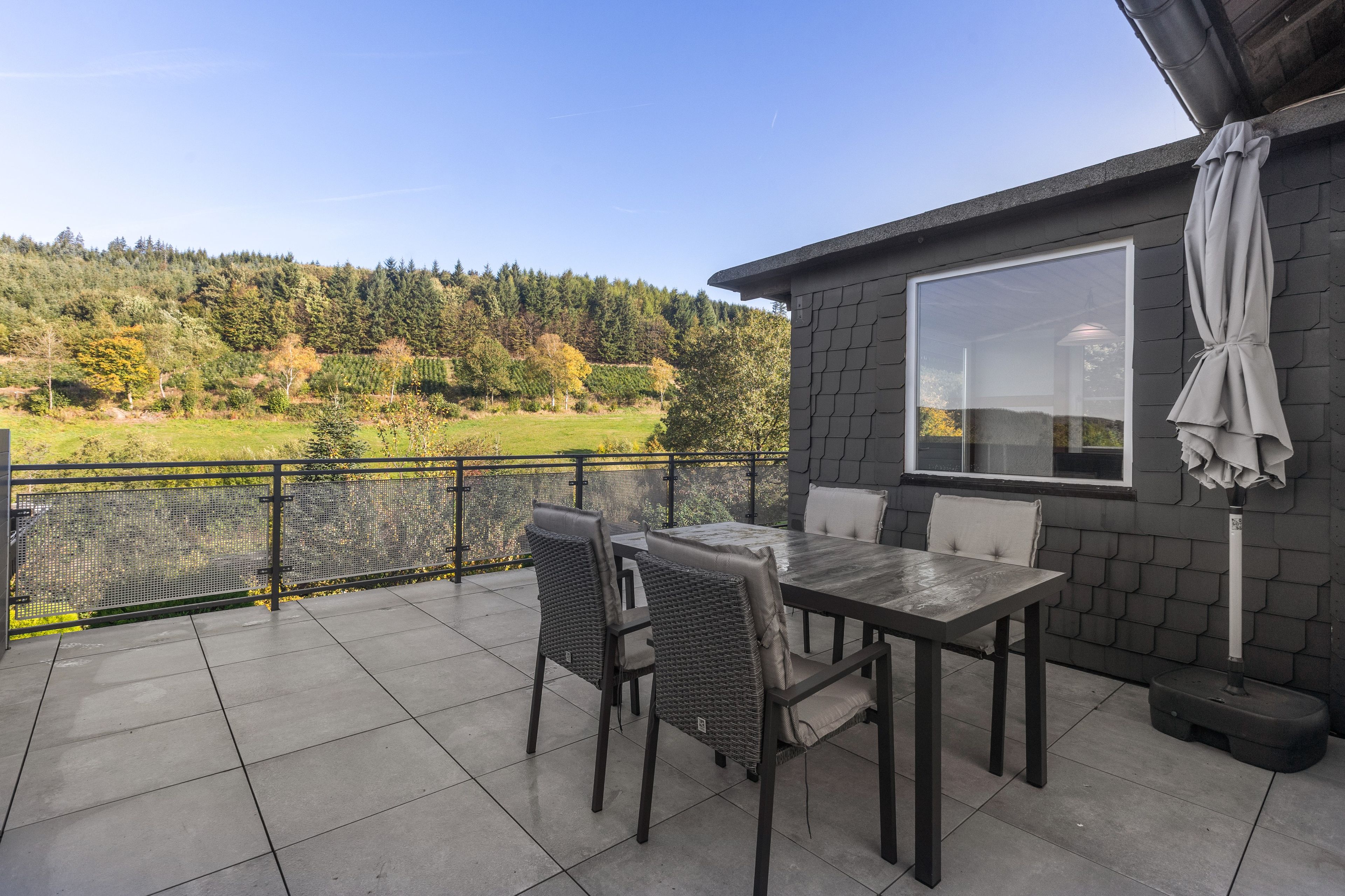 屋外ダイニングエリア