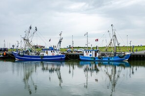 Marina - Holiday Home 'Ferienhaus Lüttje Dörp' with Private Terrace, Private Garden and Wi-Fi (Blomberg)