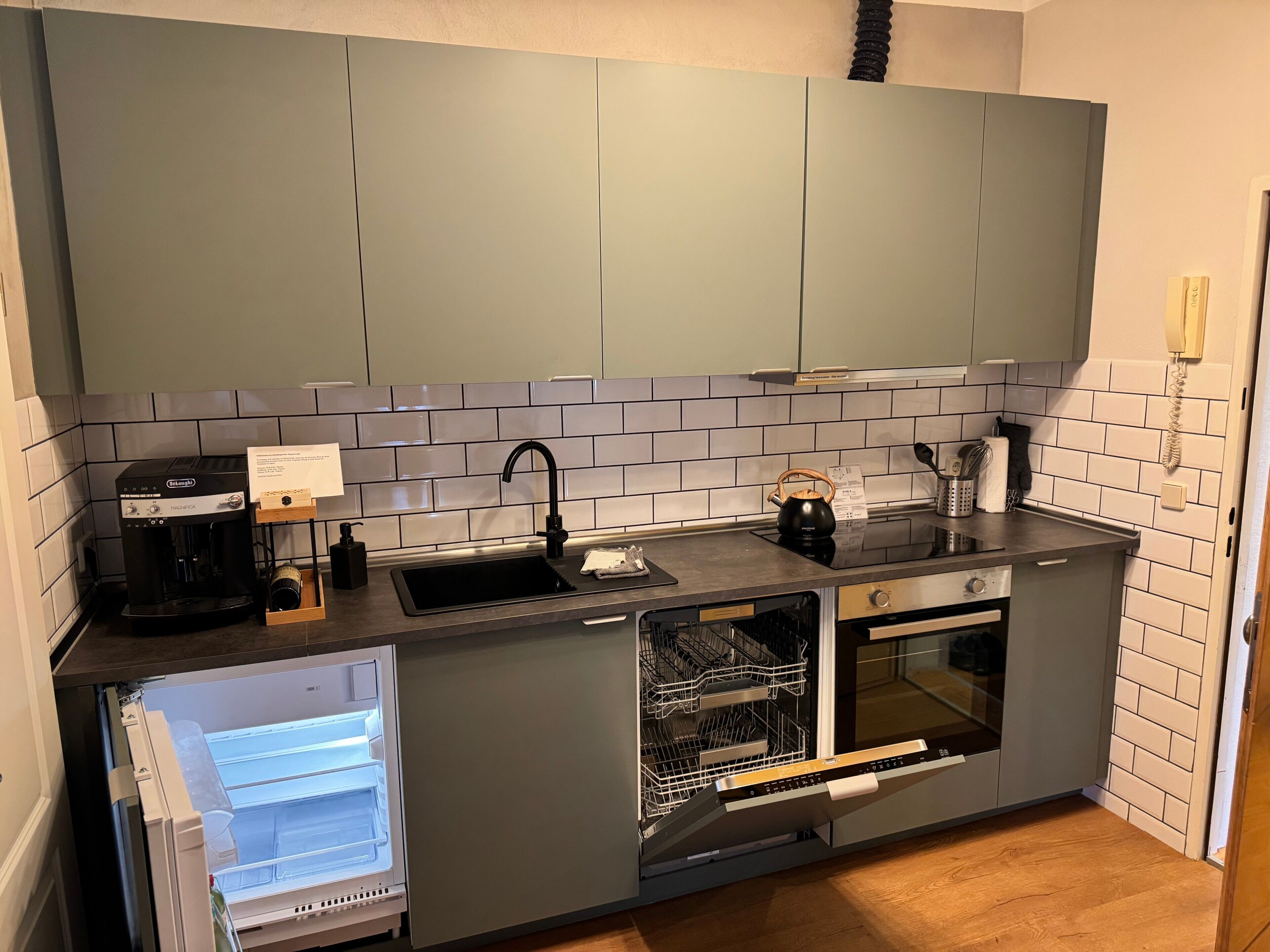 Réfrigérateur, four, plaque de cuisson, lave-vaisselle