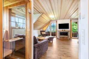 TV, fireplace, stereo