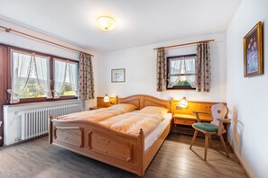3 bedrooms, free WiFi, bed sheets
