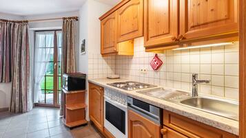 Refrigerador, microondas, horno, placa de cocina