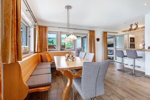 Dining - Holiday Apartment 'Type C1, 110sqm' with Mountain View, Private Terrace and Wi-Fi (Feldberg (Schwarzwald))