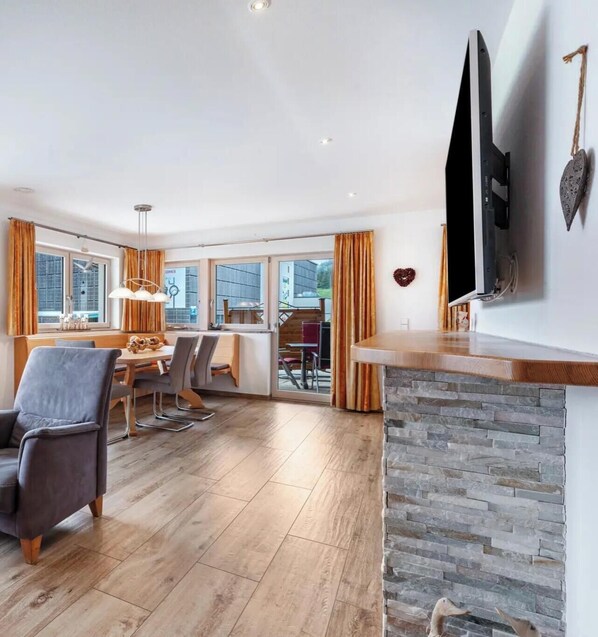 Interior - Holiday Apartment 'Type C1, 110sqm' with Mountain View, Private Terrace and Wi-Fi (Feldberg (Schwarzwald))