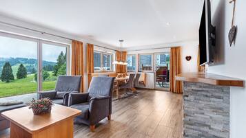 Fernseher, Kamin, Stereoanlage