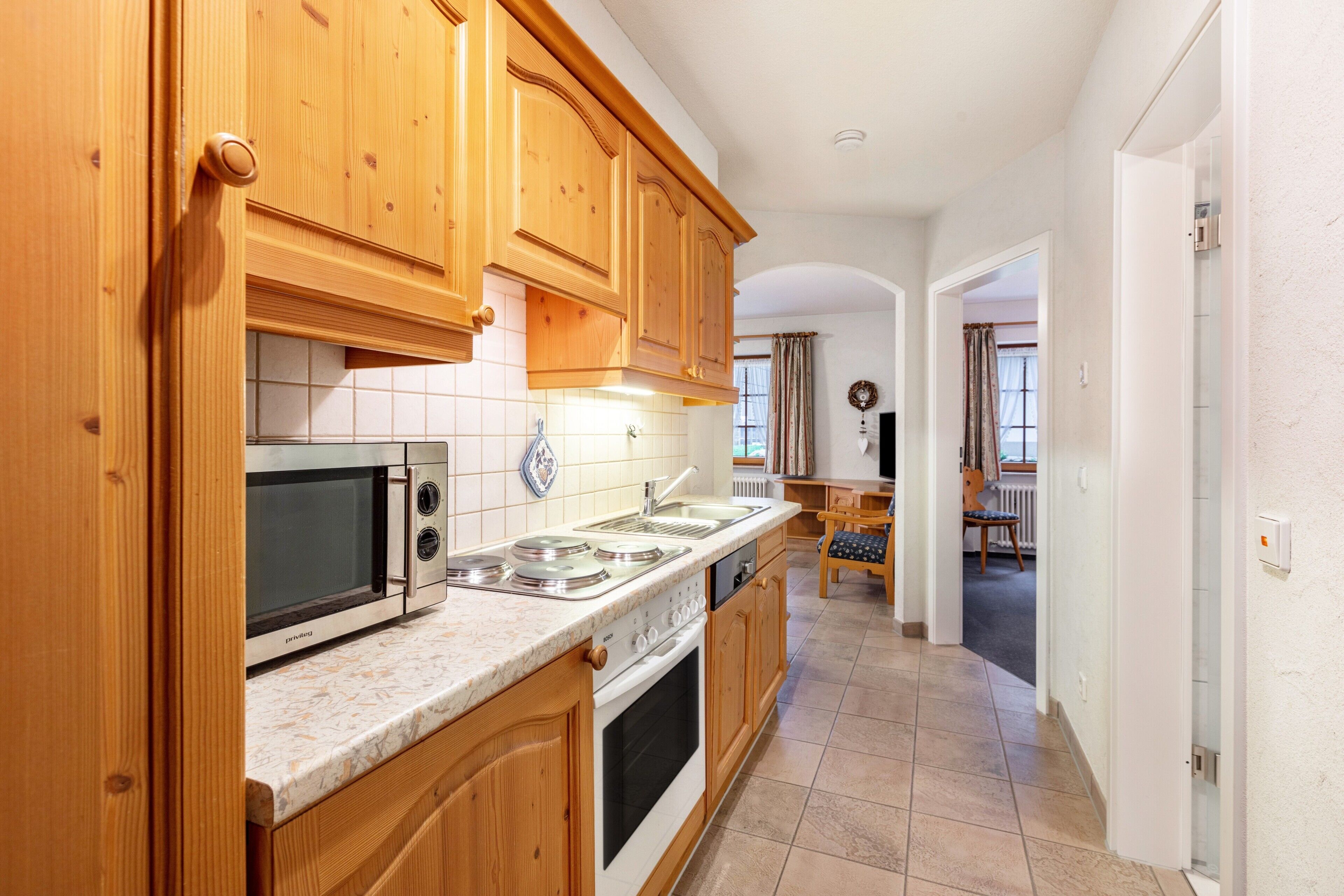 冰箱、微波炉、烤箱、炉灶