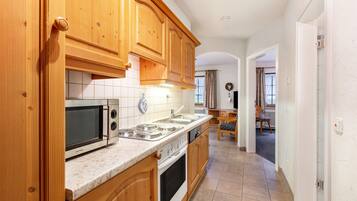 冰箱、微波炉、烤箱、炉灶