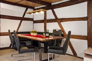 Dining - Apartment 'Im Gässla' with Wi-Fi (Spalt)