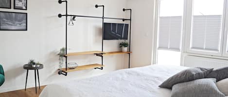 4 bedrooms, iron/ironing board, free WiFi, bed sheets